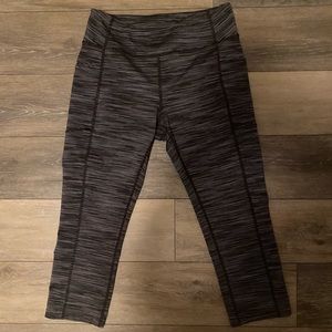 Kohl’s Tek Gear Black and White Capri Leggings